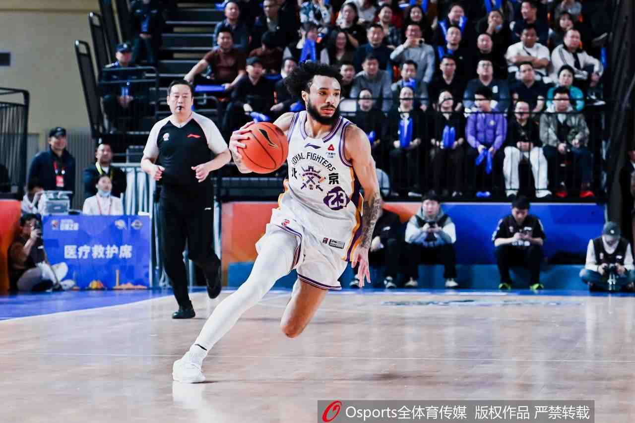 爵士官方:球队已经签下了中锋乔纳斯·艾杜和后卫杰伦·豪斯